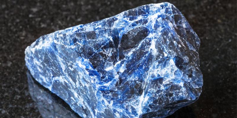 La Sodalite c'est quoi ? Comment la reconnaître, l'utiliser et la recharger ?