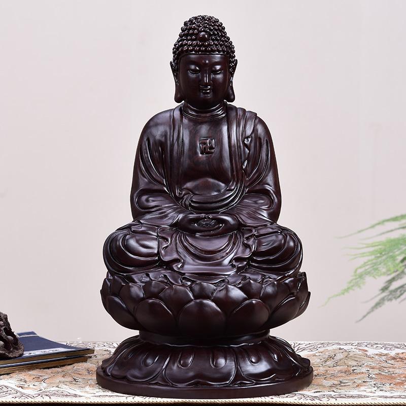Statue en bois représentant Bouddha assis en méditation sur une fleur de lotus, symbole de pureté et d’illumination spirituelle. Le Bouddha arbore une expression sereine, les mains en position de mudra, incarnant la paix intérieure et la sagesse profonde.