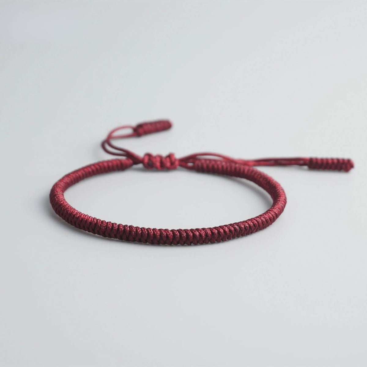Bracelet tibétain tressé rouge noir Artisan d'Asie Bracelets Tressés Tibétains Rouge Foncé Bracelet tressé tibétain