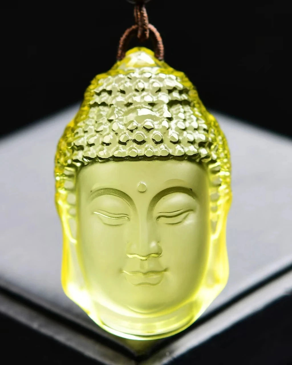 Artisan d'Asie Pendentifs & Amulettes Pendentif Bouddha Amitabha en Citrine