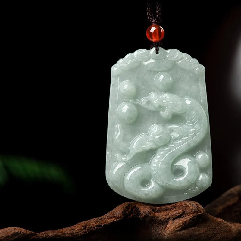 Artisan d'Asie Pendentifs & Amulettes Serpent Pendentif Signes du Zodiaque en Jade du Myanmar