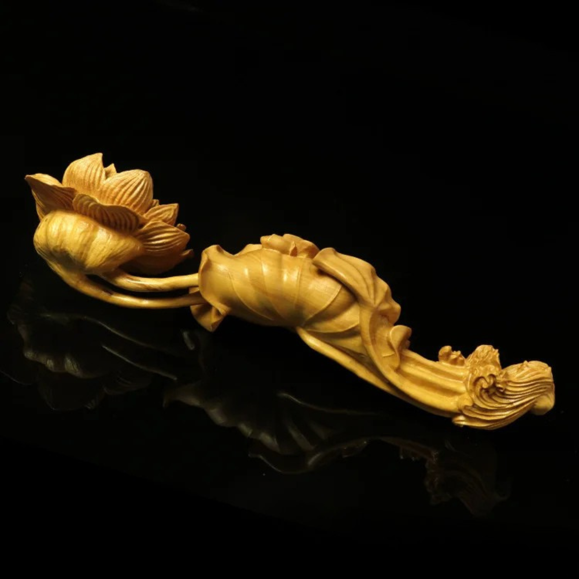 Artisan d'Asie Ruyi Lotus ruyi sculpté en bois de buis
